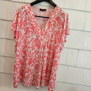 Lane Bryant Womens Top Size 26/28 Pink Floral Faux Wrap Short Sleeve Plus Size